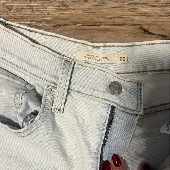 Levi’s High Waisted Taper Jeans - Picture 2 of 3